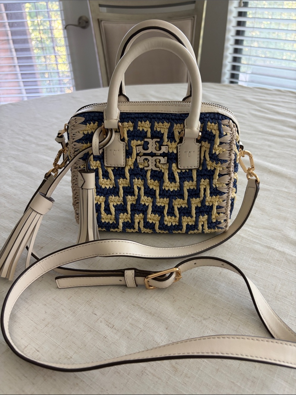 Tory Burch Thea Straw Mini Satchel bag
size: 7.5x4x6 handbag